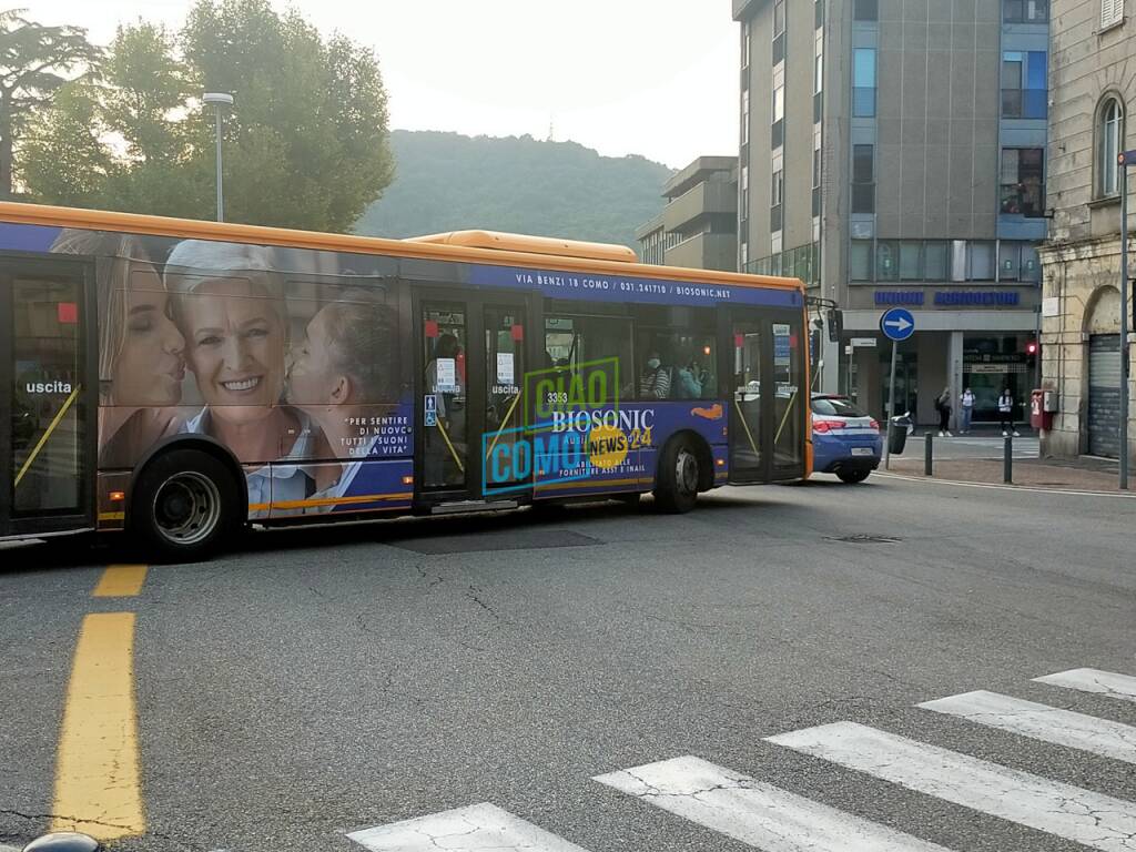 traffico e pullman secondo giorno di scuola a camerlata presa diretta stamattina