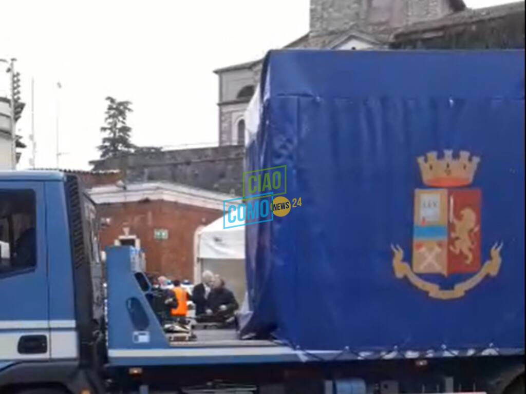 a cantù auto devastata dal tritolo della mafia agenti scorta giudice falcone arrivo piazza