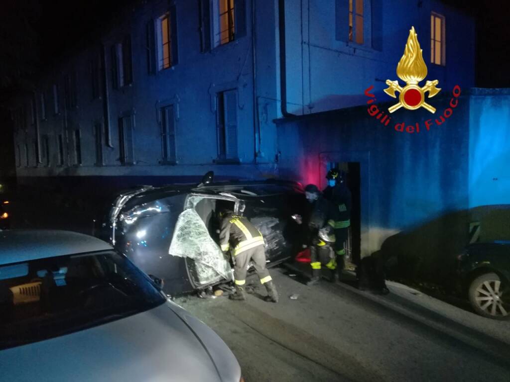 blevio incidente auto ribaltata soccorso pompieri