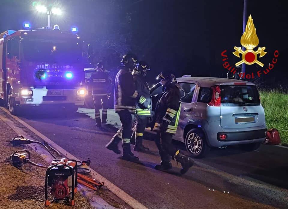 bregnano maxi tamponamento in strada vetture danneggiate e soccorso pompieri