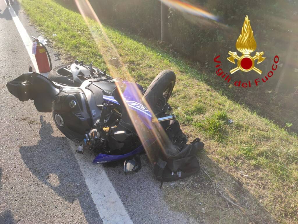incidente arosio canzo fuoris trada con la moto ragazzo ferito