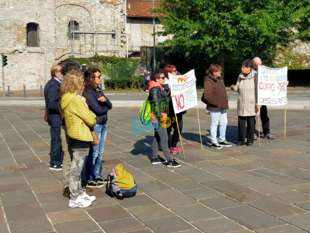 protesta piazza verdi contro green pass manifestanti striscioni slogan