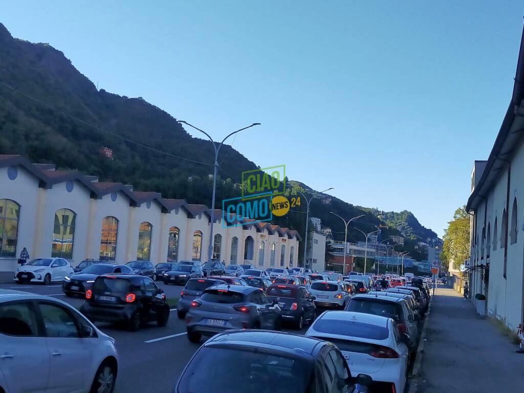 traffico caotico oggi strade di como traffico per chiusura autostrada viale innocenzo bloccato