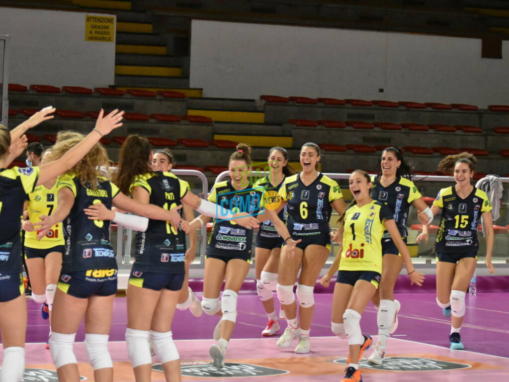 albesevolley vittoria a vicenza quinta di campionato azioni e foto esultanza ragazze