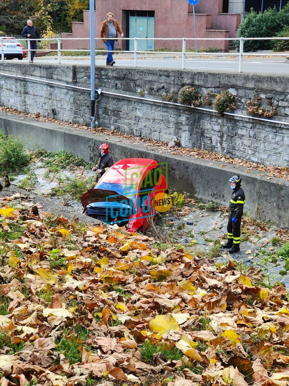 auto nel cosia como incidente vetture recuperata dai pompieri