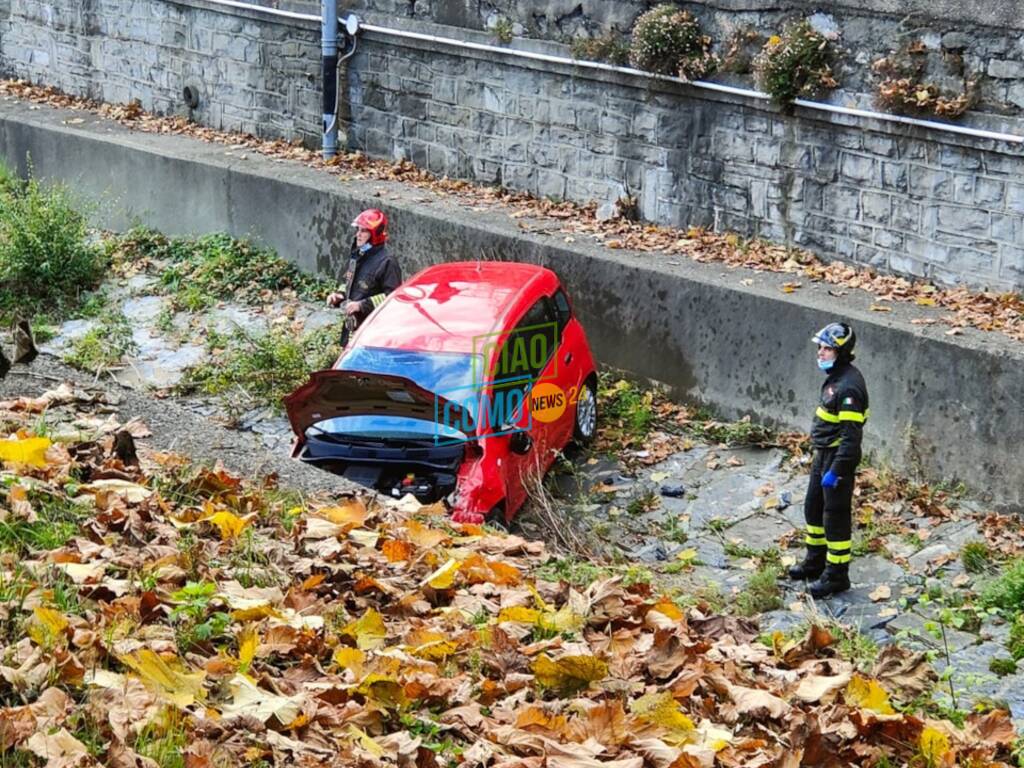 auto nel cosia como incidente vetture recuperata dai pompieri