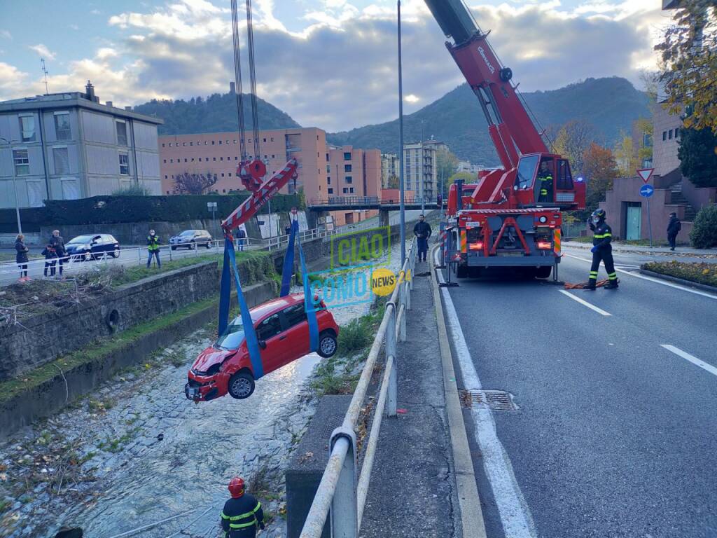 auto nel cosia como incidente vetture recuperata dai pompieri