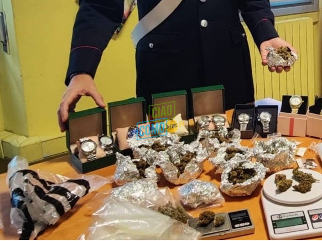 carabinieri mariano trovano droga e rolex falsi a casa di un giovane, arrestato