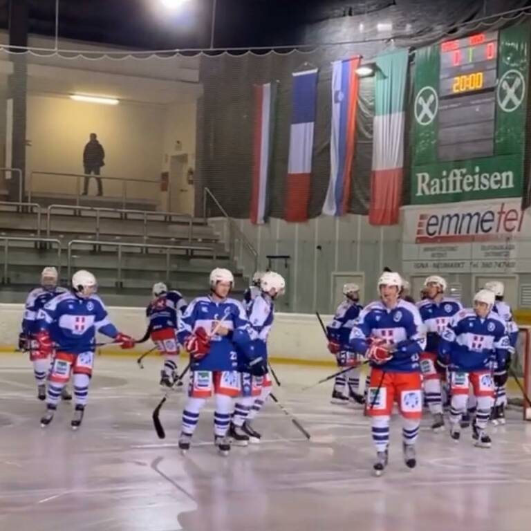 hockey como sconfitta sulla pista di egna squadra in pista