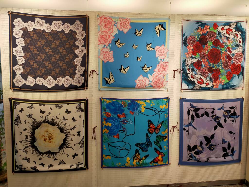 Mostra foulard per il 25 novembre