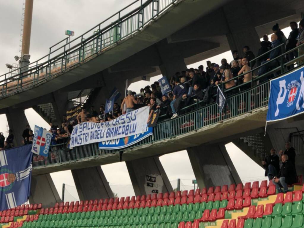 pesi massimi trasferta a terni foto tribuna striscini esposti stadio