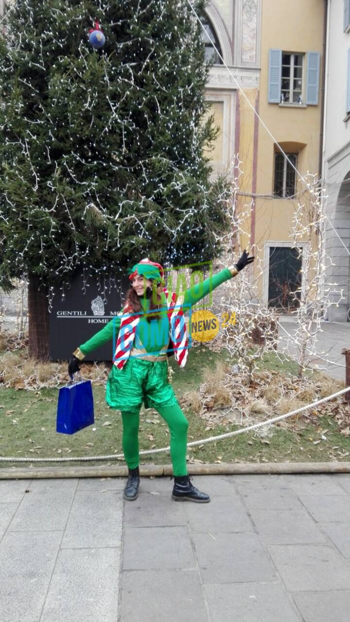 babbo natale ed elfo città dei balocchi vigilia di natale