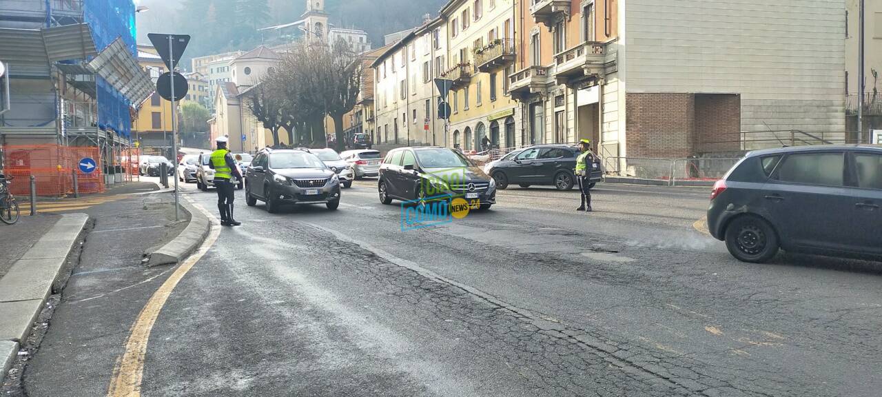 como traffico in aumento via napoleona polizia locale san rocco agenti polizia locale