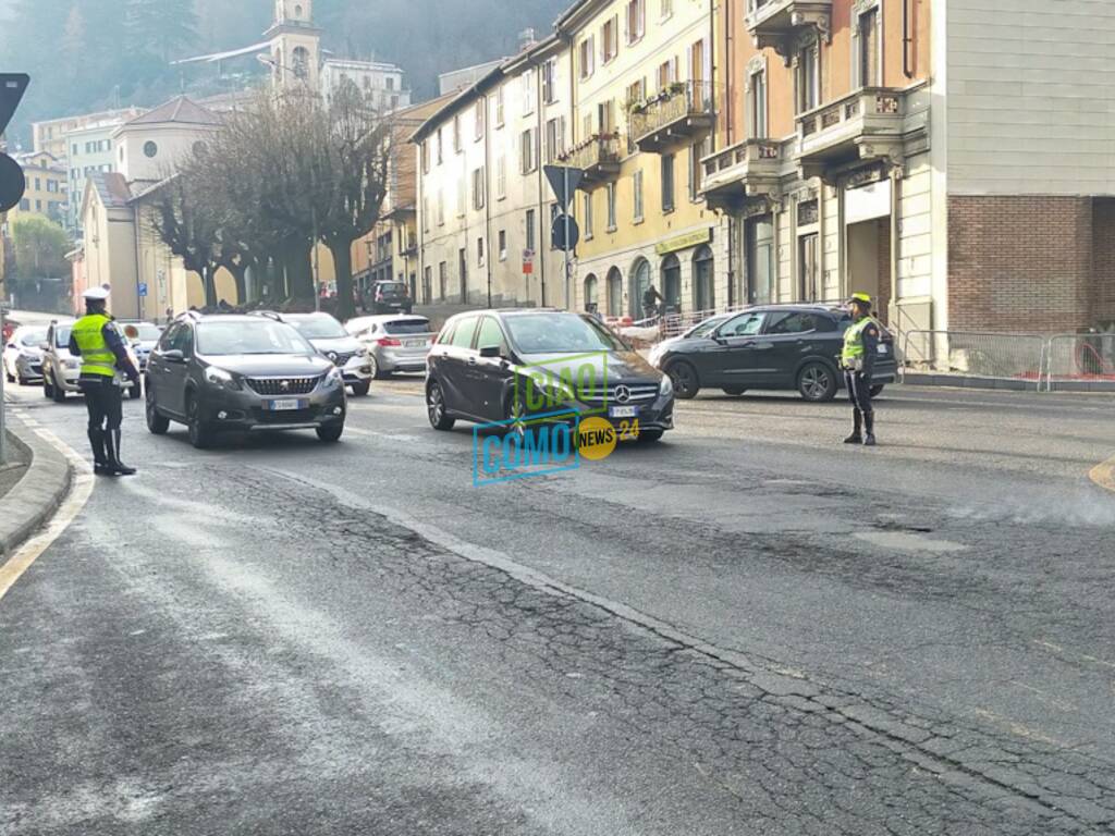 como traffico in aumento via napoleona polizia locale san rocco agenti polizia locale