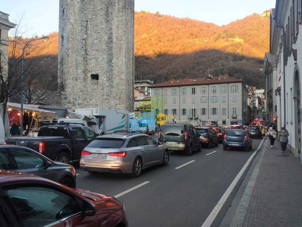 corteo no green pass como traffico centro anche via dello shopping per natale