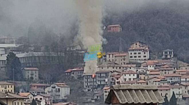 incendio abitazione a plesio valle intelvi zona alta paese colonna fumo