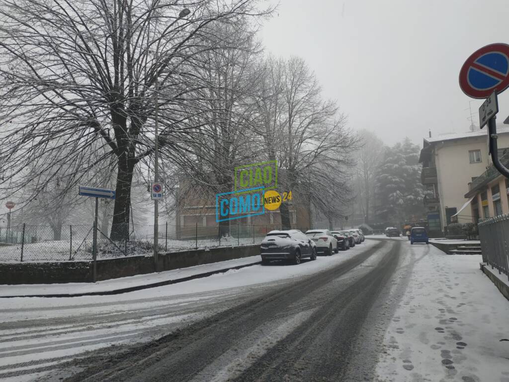 neve oggi como immagini da sagnino spazzaneve in azione e strade bianche