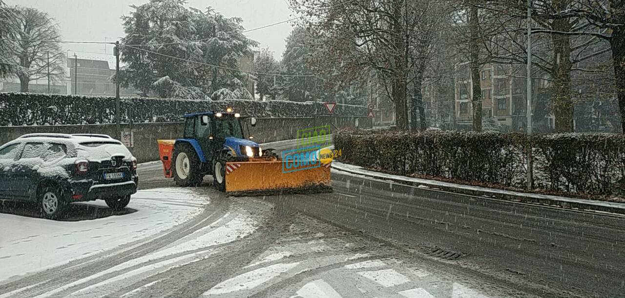 neve oggi como immagini da sagnino spazzaneve in azione e strade bianche