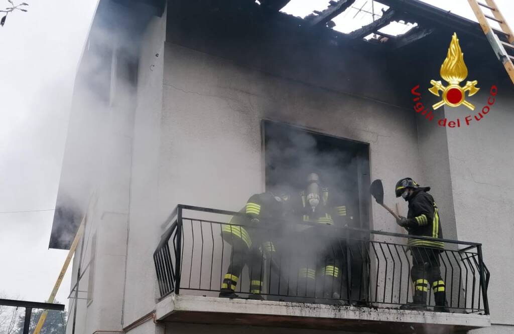 pompieri a colverde intervento incendio abitazione via battisti