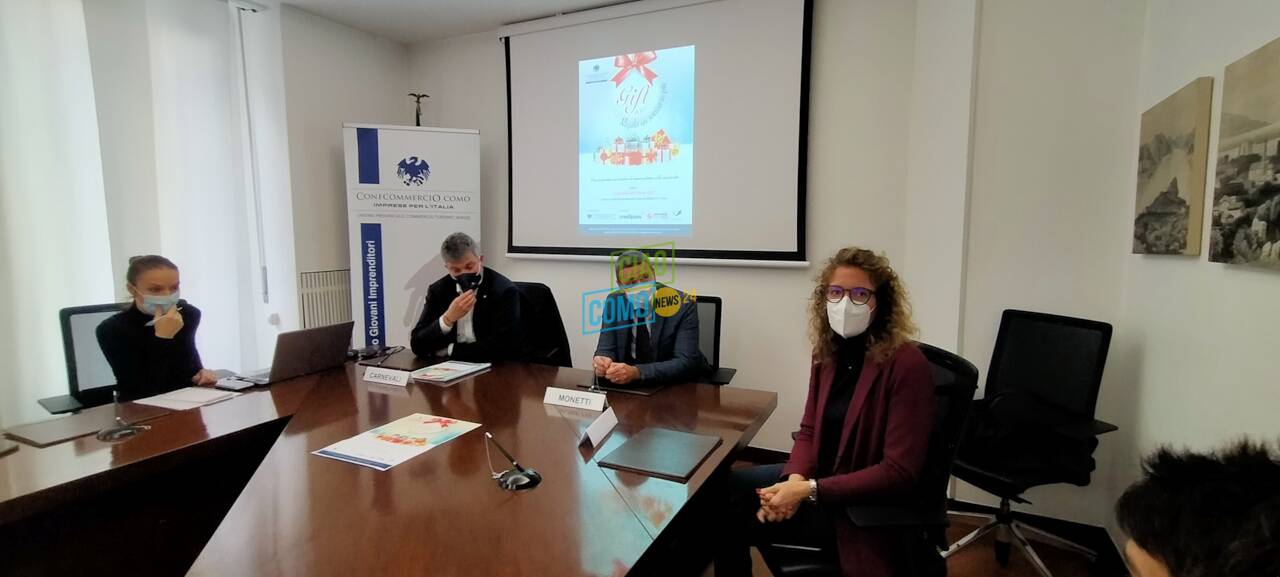 presentazione gift confcommercio como e gruppo giovani como regali per i bimbi in ospedale