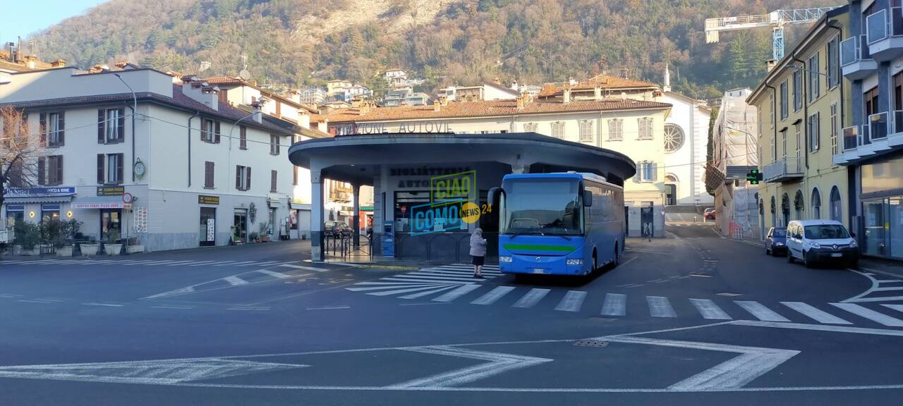 sciopero mezzi pubblici oggi nel comasco stazione pullman funicolare tabellone treni