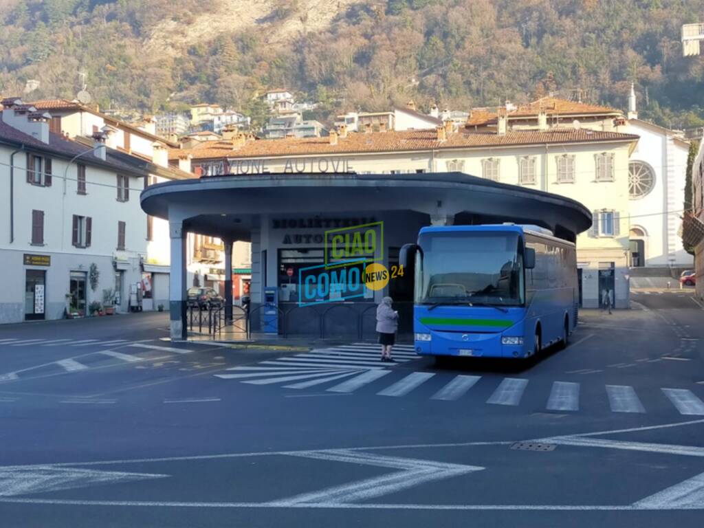 sciopero mezzi pubblici oggi nel comasco stazione pullman funicolare tabellone treni