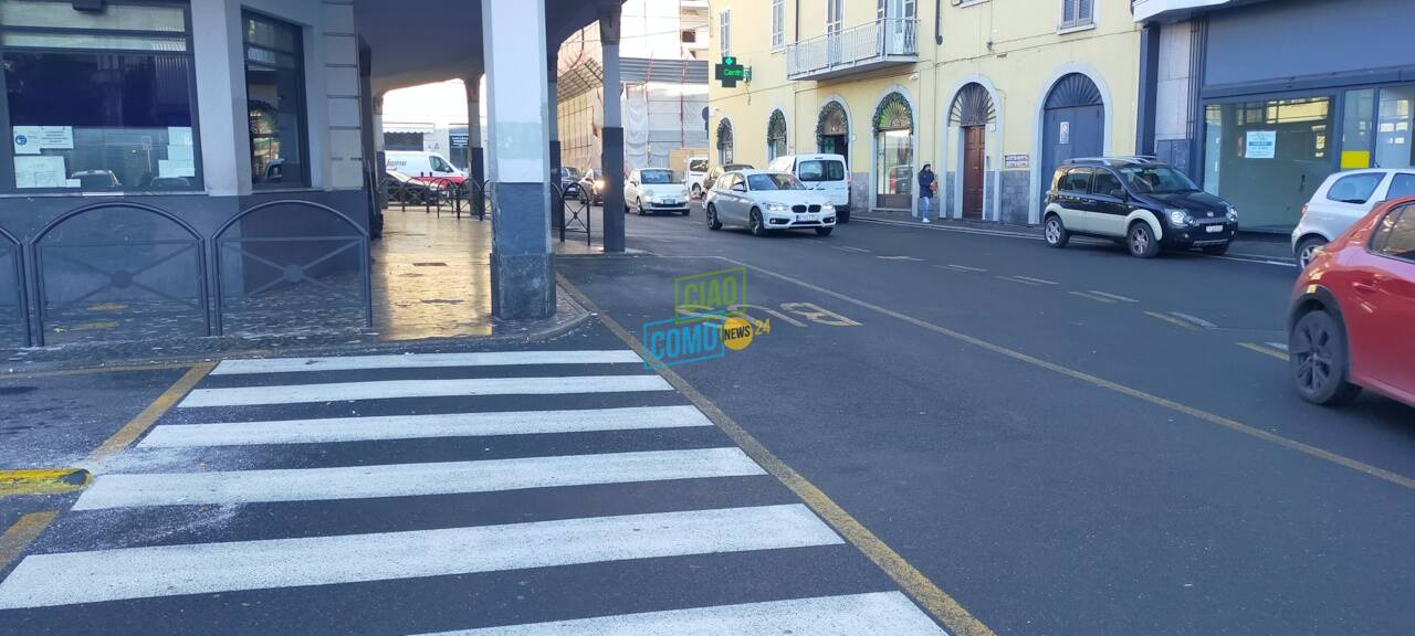 sciopero mezzi pubblici oggi nel comasco stazione pullman funicolare tabellone treni