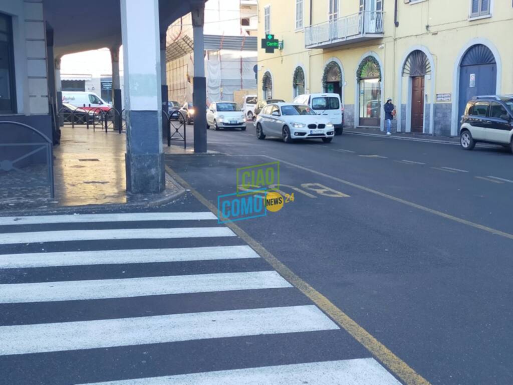 sciopero mezzi pubblici oggi nel comasco stazione pullman funicolare tabellone treni