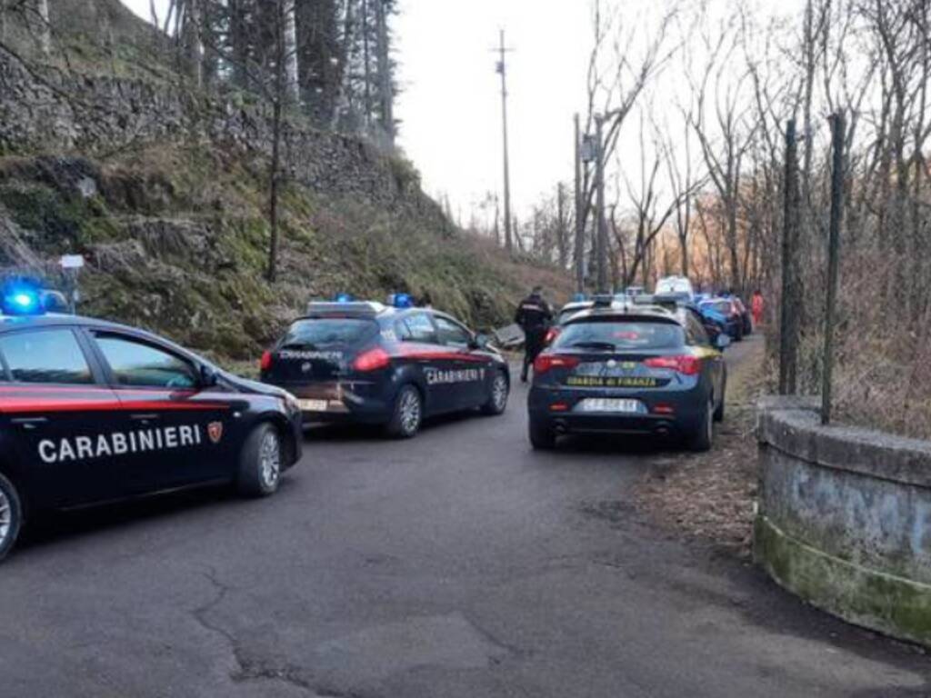 arresto carabinieri uomo che ha ucciso figlio a Varese, caccia all'uomo a viggiù vicino al confine