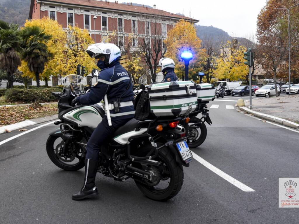 polizia locale como arresto ragazzo con attrezzi minaccia a loro viale varese