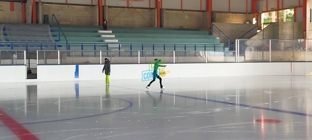 riaperto palaghiaccio di casate atleti in pista ghiaccio struttura