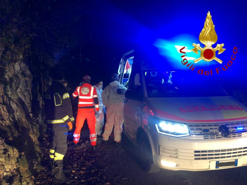 bene lario soccorso ragazzo finito nel burrone pompieri e soccorso alpino