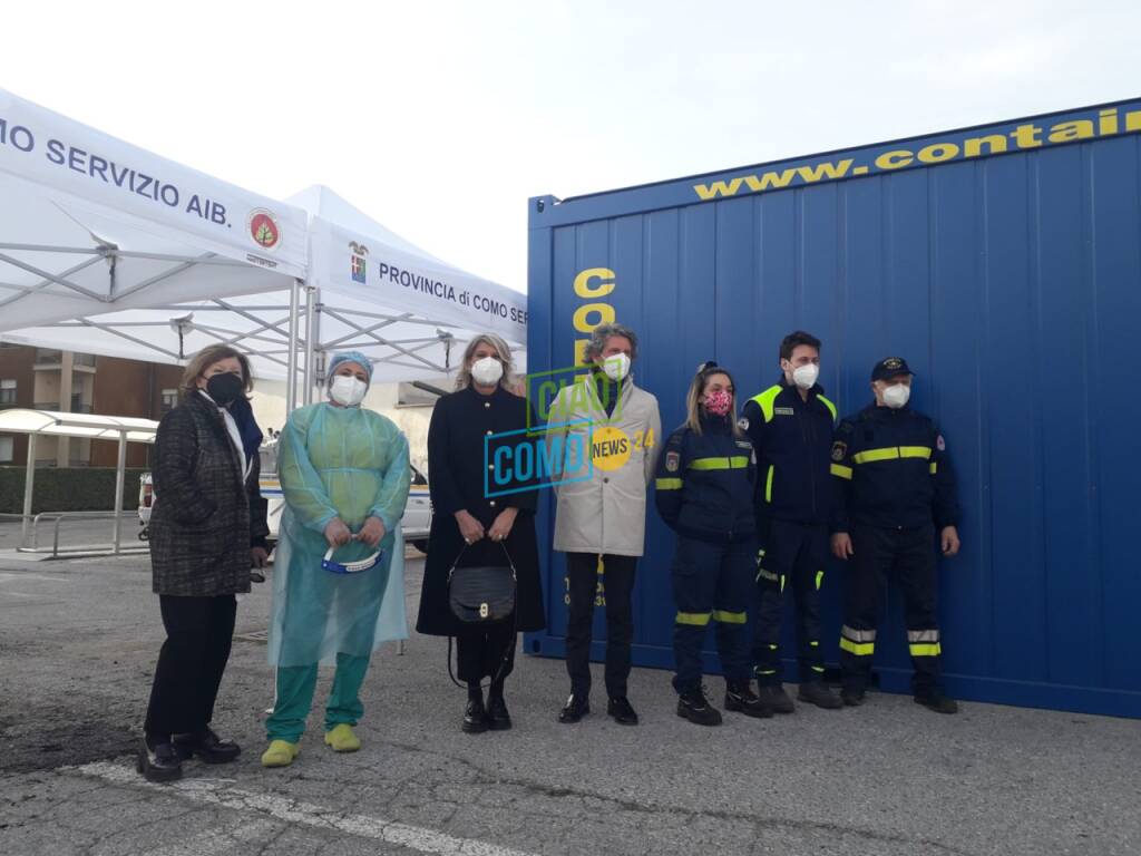 punto tamponi di cantù per il mondo della scuola volontari con vice sindaco inaugurazione