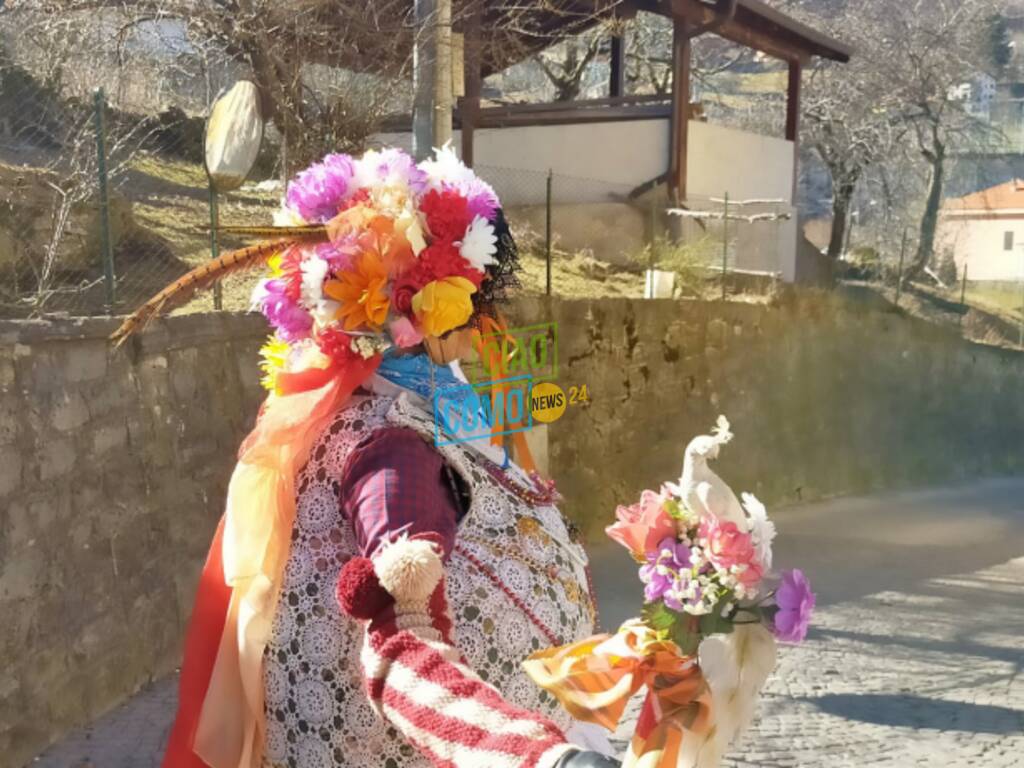 Riecco il Carnevale di Schignano con tutti i suoi antichi protagonisti: in strada ed al museo