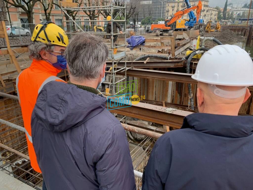 cantiere paratie di como, visita oggi del presidente fermi e dell'assessore foroni per punto lavori