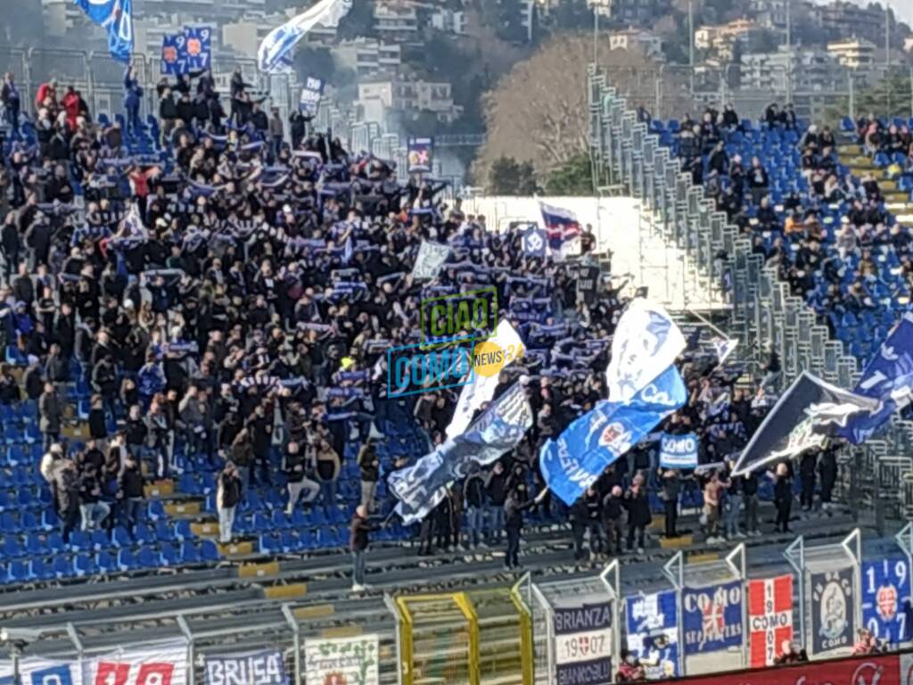 como spal sinigaglia immagini ingresso in campo e dei tifosi curva stadio sinigaglia