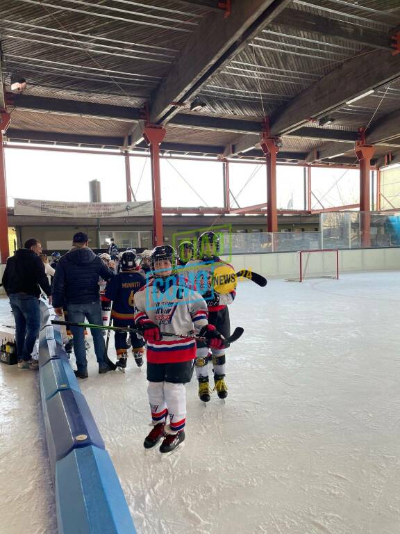 hockey como memorial gosetto a casate per i piccoli e partita vecchie glorie per luraghi