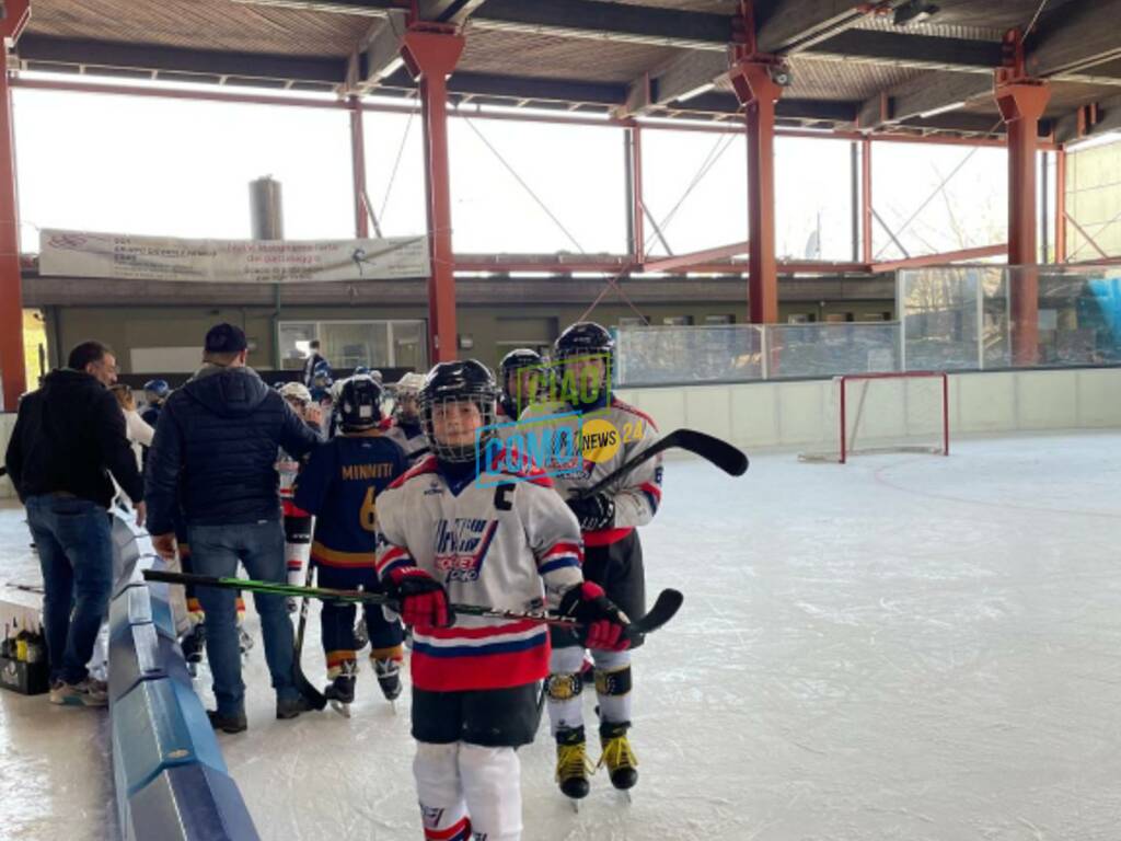 hockey como memorial gosetto a casate per i piccoli e partita vecchie glorie per luraghi