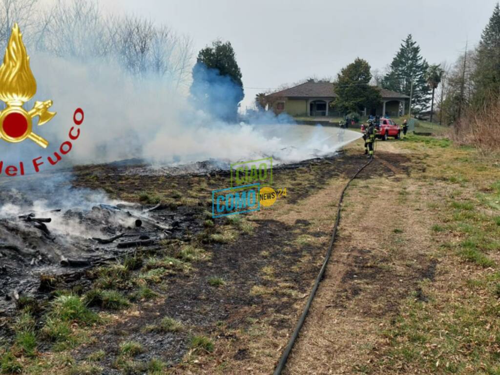 incendi sterpaglie a colverde e grandate intervento dei vigili del fuoco