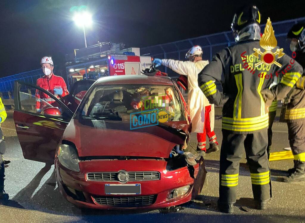 incidente tra auto tra guanzate e lomazzo soccorsi vetture vigili del fuoco