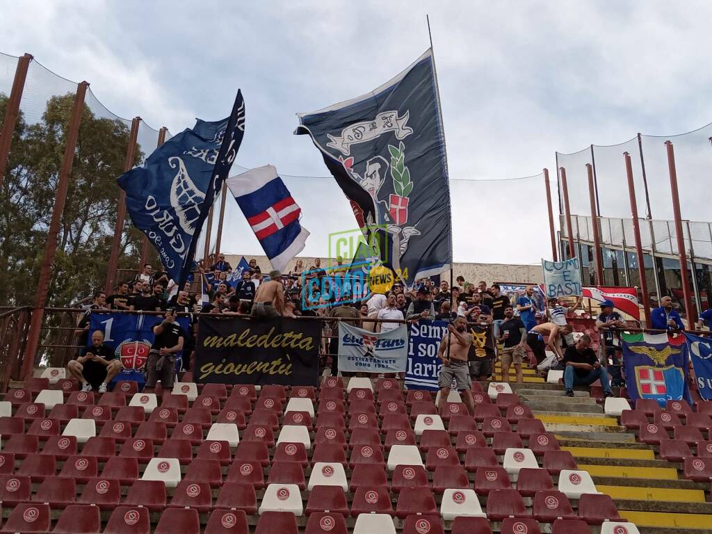 como vince a reggio calabria le immagini dei tifosi sugli spalti dello stadio Granillo Reggio