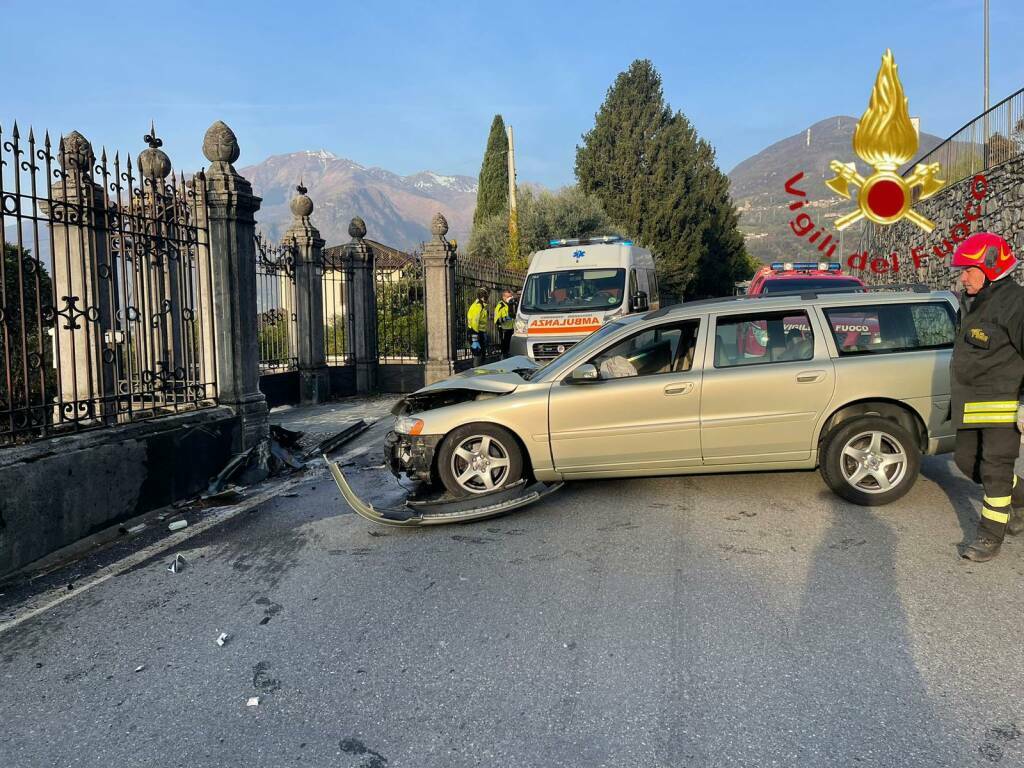 incidente auto gravedona vettura contro il muro danni e vigili del fuoco