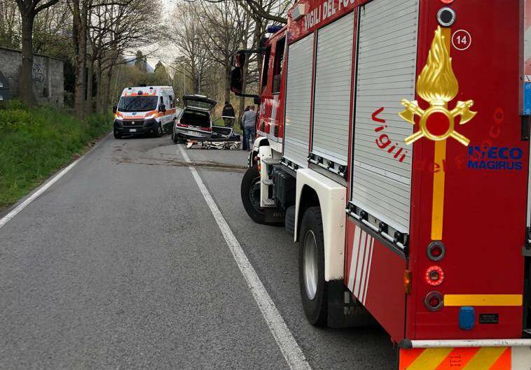 incidenti strade oggi a canzo trattore) ed erba auto fuori strada