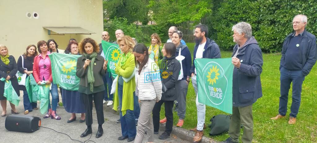 presentazione lista verde europa oggi a como con patelli minghetti e candidati al san martino