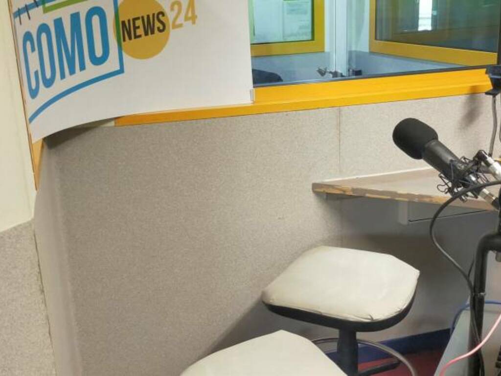 studio ciaocomo radio per la diretta con i candidati sindaci da settimana prossima