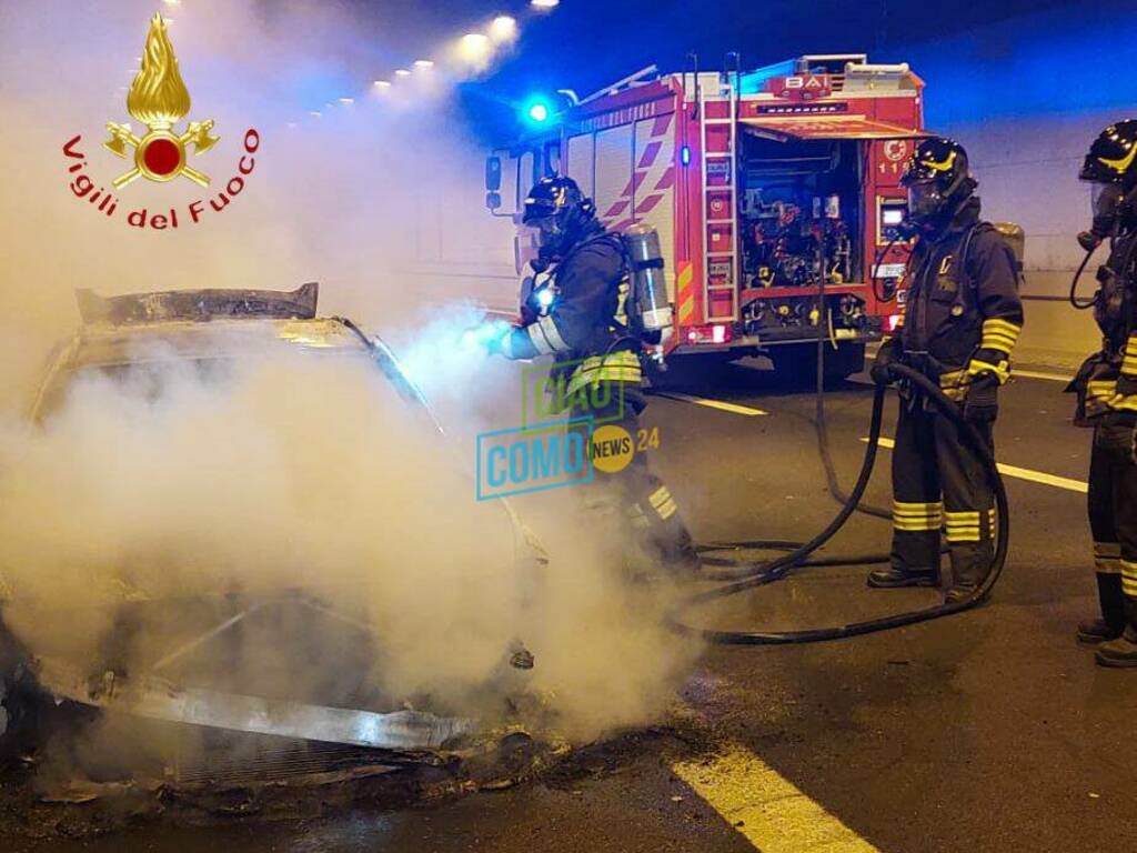 auto si incendio galleria tangenziale di como