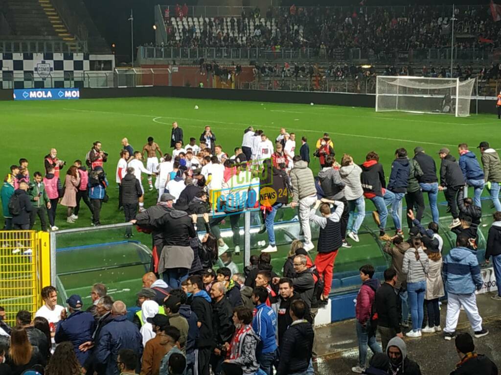 Como cremonese feste dei tifosi ospiti ed anche dei tifosi azzurri