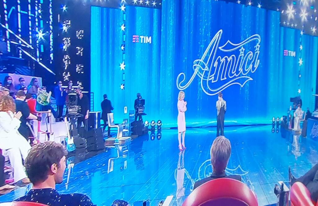 finalissima di amici con sissi e alex comaschi nel cast