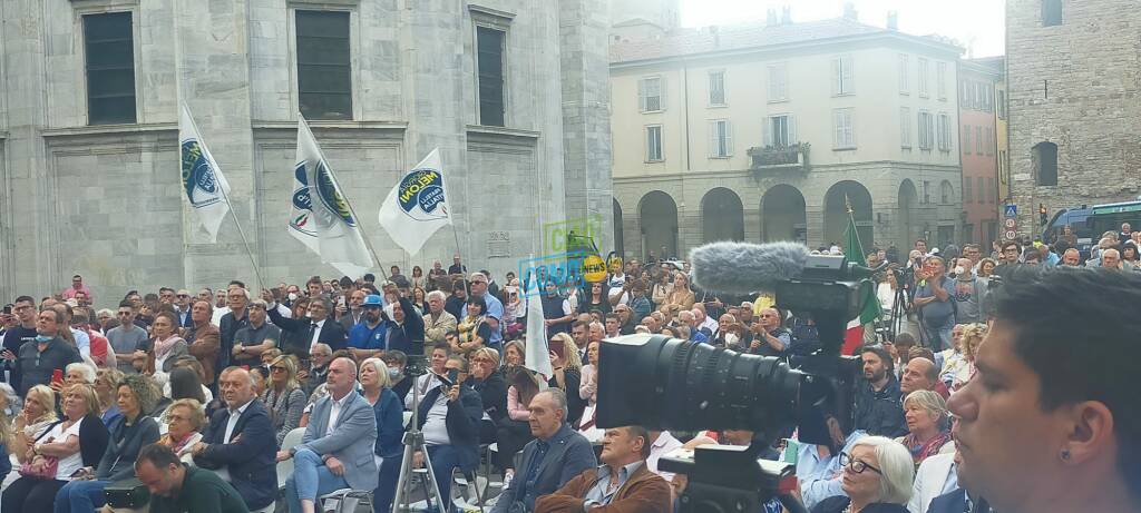 giorgia meloni questa sera a como piazza verdi comizio per giordano molteni