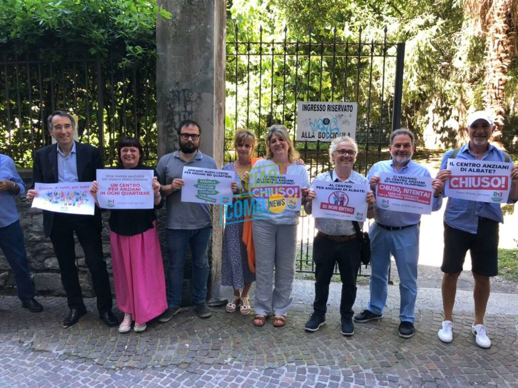 flash mob del Pd oggi via balestra como per chiedere nuovi centri anziani per la città